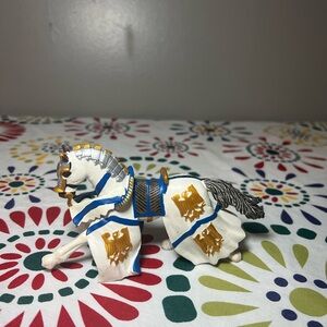 2011 Papo Fantasy World Series of Knights Hawk Eagle Falcon Horse